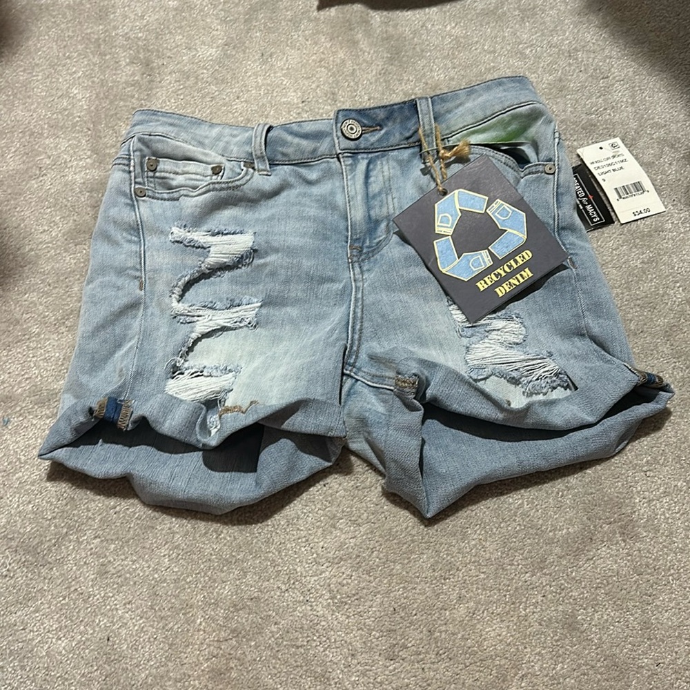 NWT Indigo Rein size 9 light blue denim shorts high rise